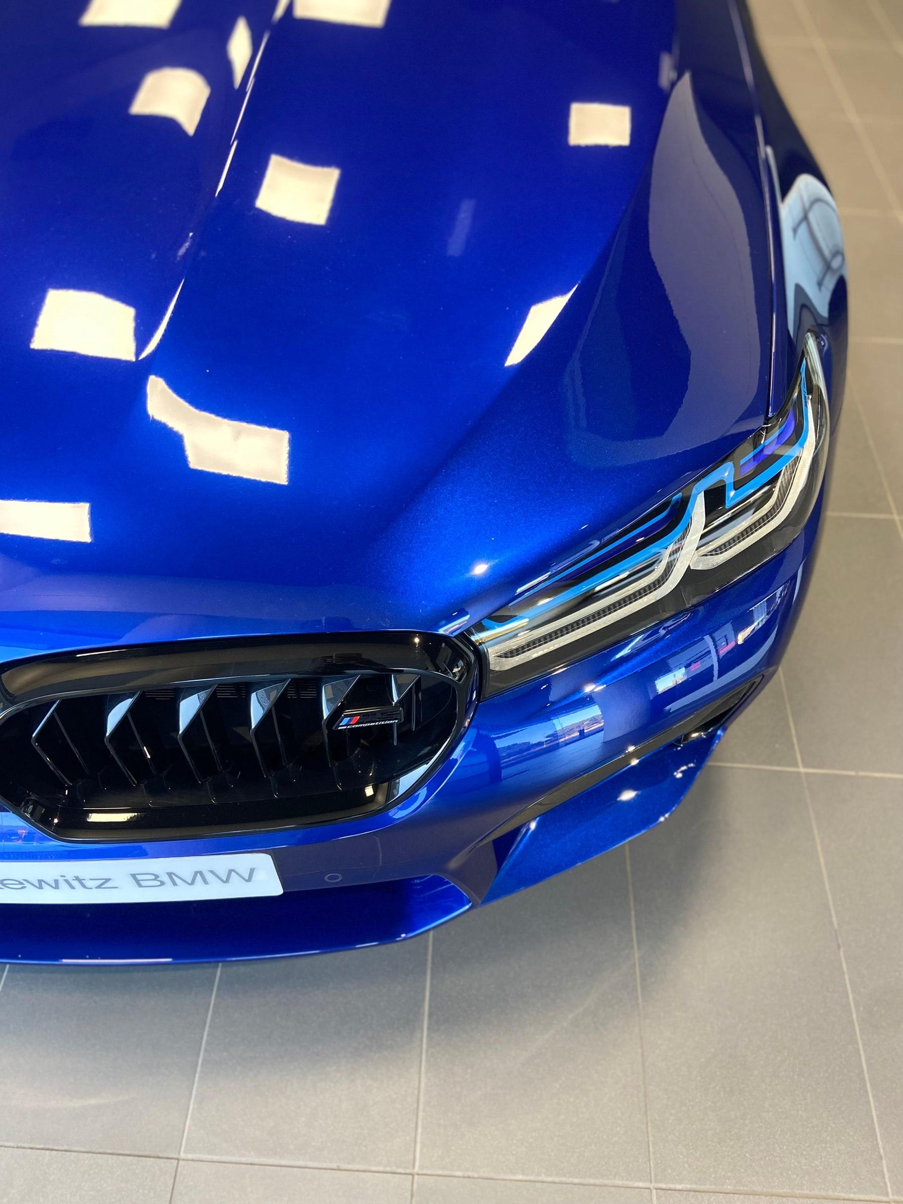 Bonnet and kidney grille of a blue BMW M5, seen from above
